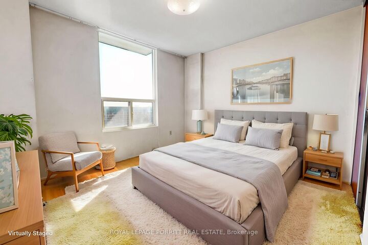 Property Photo:  1535 Lakeshore Road E Ph01  ON L5E 3E2 