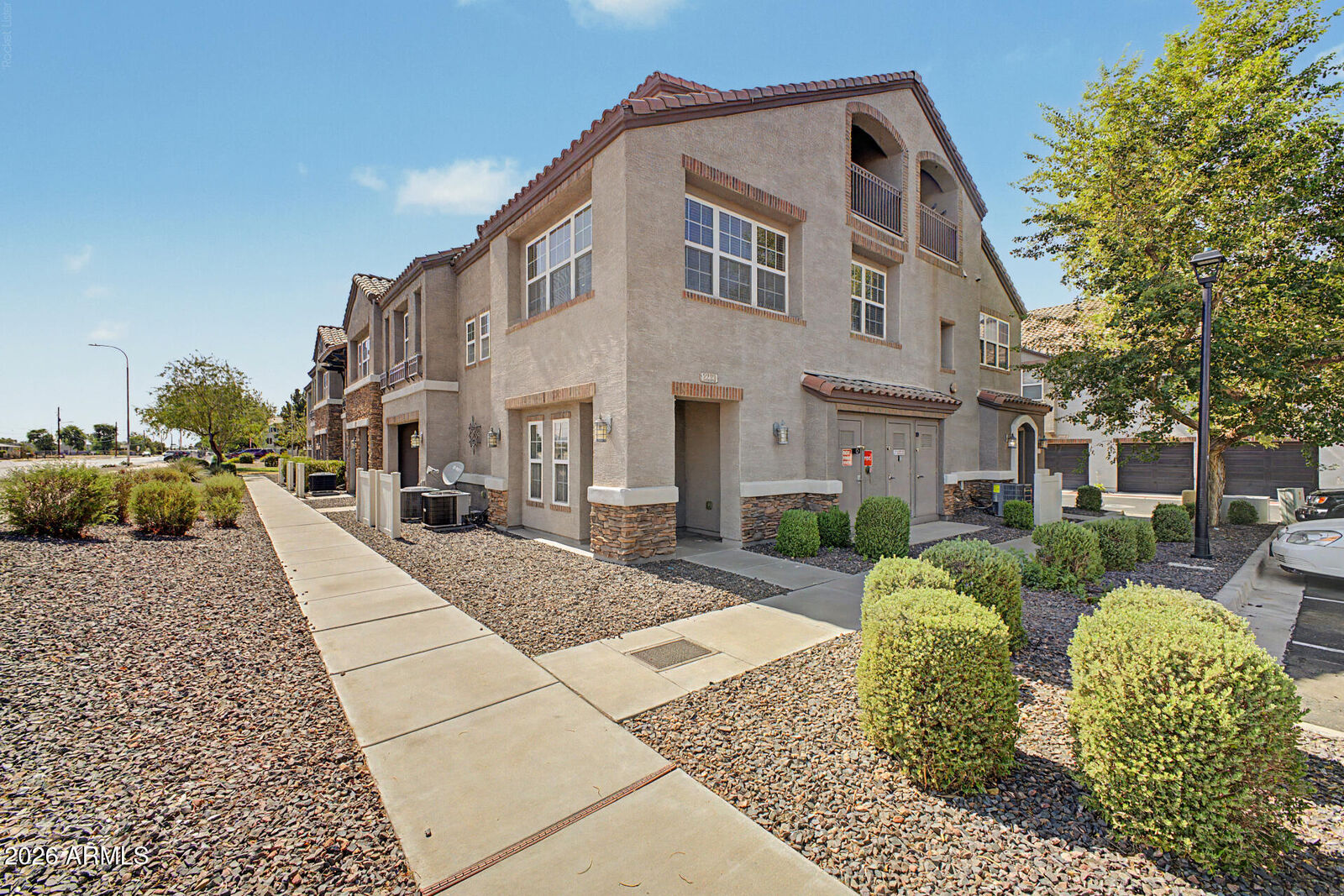 Property Photo:  2233 E Huntington Drive  AZ 85040 