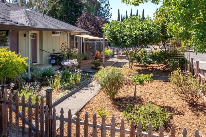 Property Photo:  1924 Lariat Street  CA 95403 