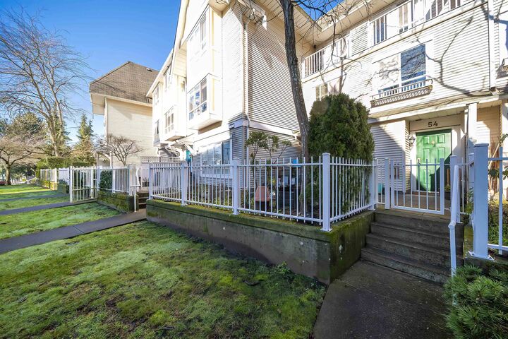 Property Photo: 6577 Southoaks Crescent 54 BC V5E 4J9