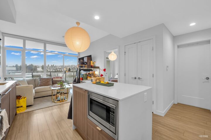 Property Photo:  2351 Beta Avenue 1105  BC V5C 0M2 