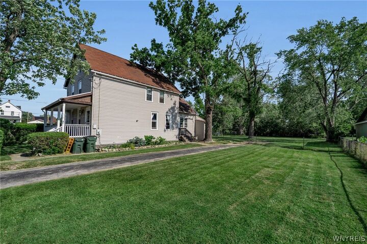 Property Photo:  19 Little Place  NY 14043 