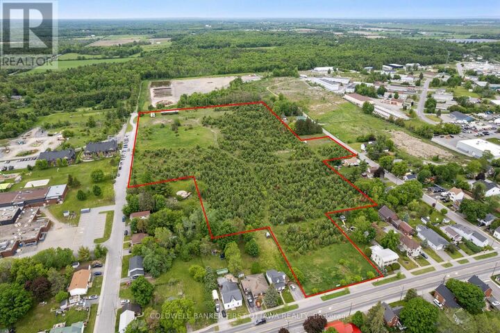 Property Photo:  400 Lanark Street  ON K7C 3C4 