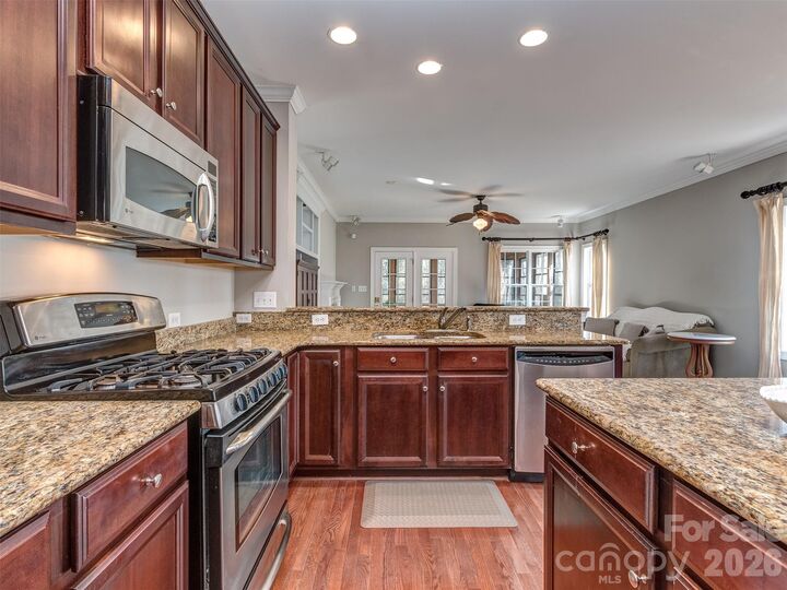 Property Photo: 12103 Crescent Run Court NC 28277