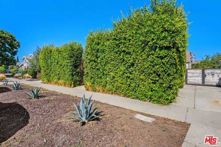 Property Photo:  1656 S Genesee Ave  CA 90019 