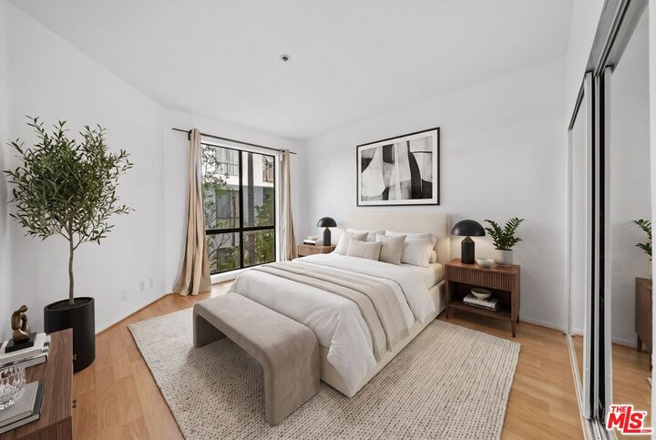 Property Photo:  533 S St Andrews Pl, Unit 203  CA 90020 