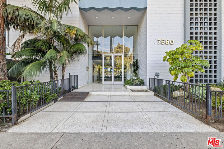 Property Photo:  7560 Hollywood Blvd  CA 90046 
