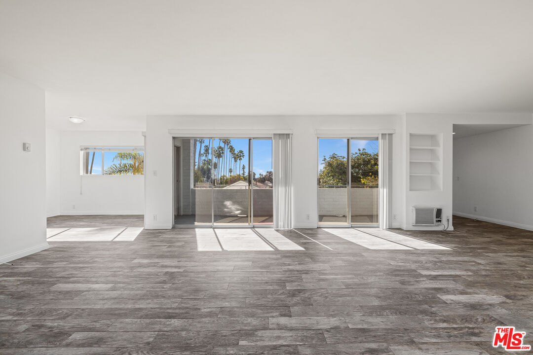 Property Photo:  7560 Hollywood Blvd  CA 90046 