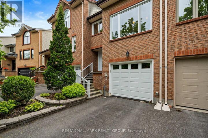 Property Photo:  44 Dunbarton Court  ON K1K 4L4 