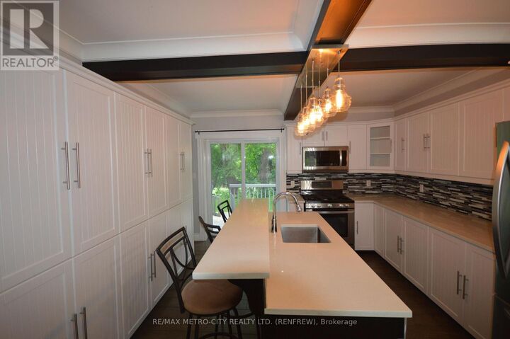 Property Photo: 447 Raglan Street South ON K7V 1R9