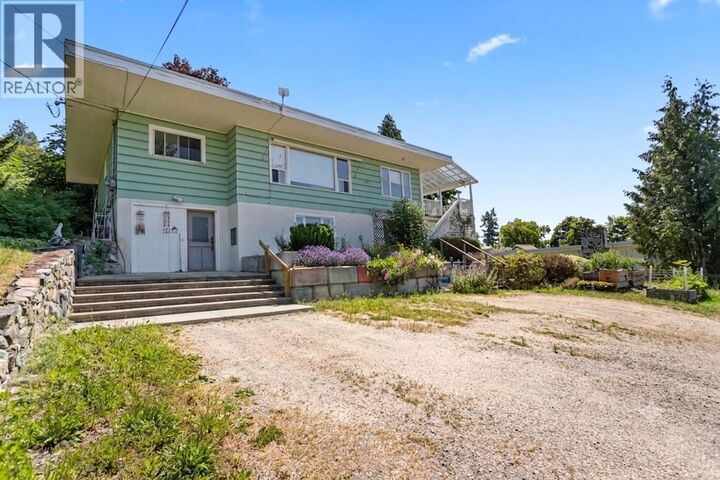 230 22 Avenue North — photo 1