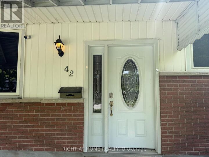 Property Photo: 42 Oneida Road ON N5V 2X1