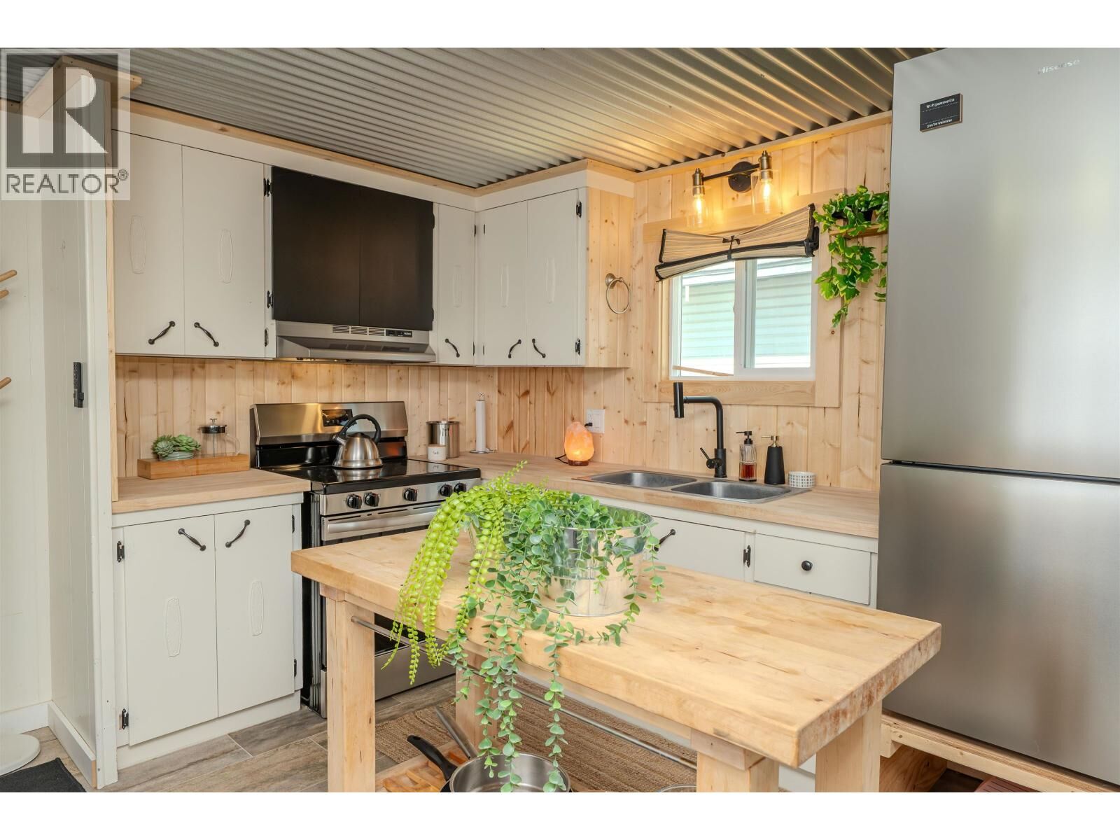 Property Photo: 770 11th Avenue 29 BC V2G 2M4