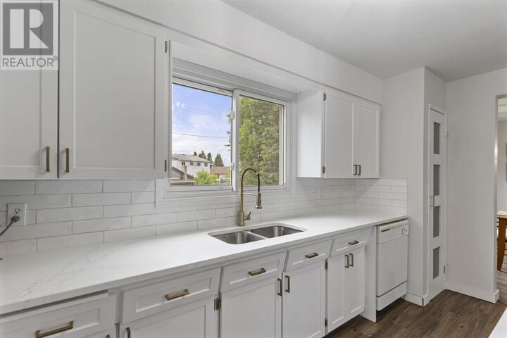 Property Photo:  386 Lambton Pl  ON P7C 5M1 