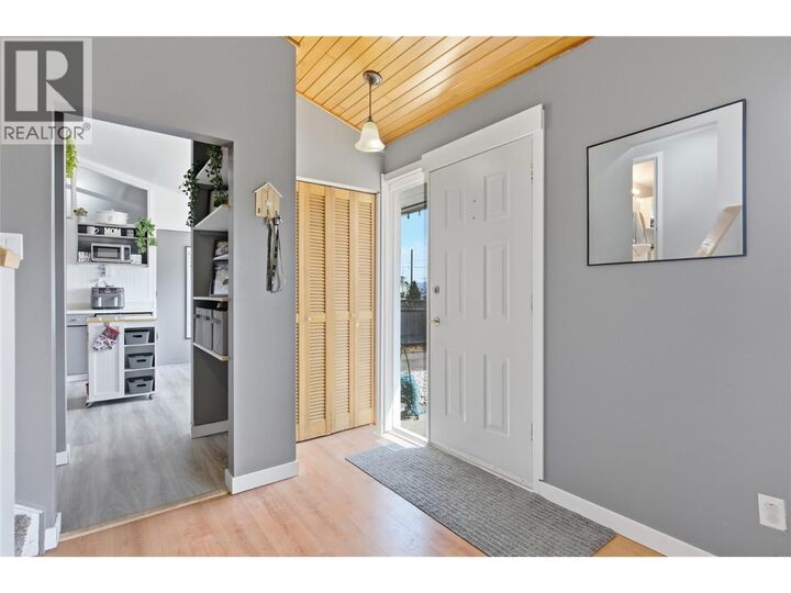 Property Photo:  826 Lethbridge Avenue  BC V2B 1X8 