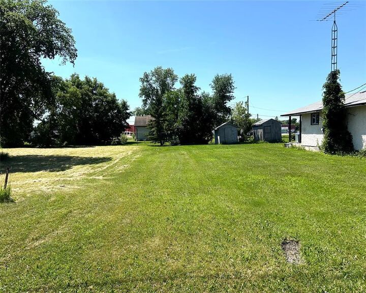 Property Photo:  620 Morris Avenue  MB R1A 1A9 