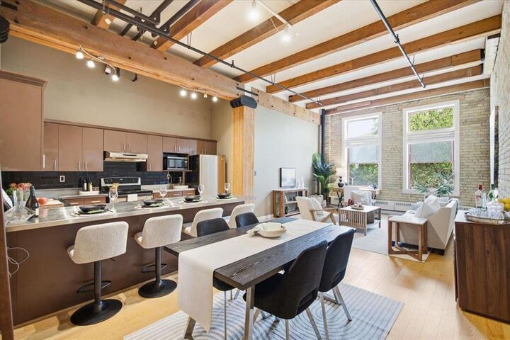 Property Photo:  167 Bannatyne Avenue  MB R3B 0R4 