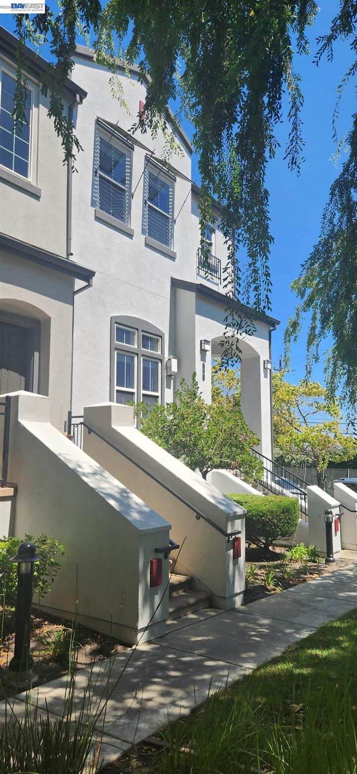 Property Photo: 7981 Bellina St CA 94568