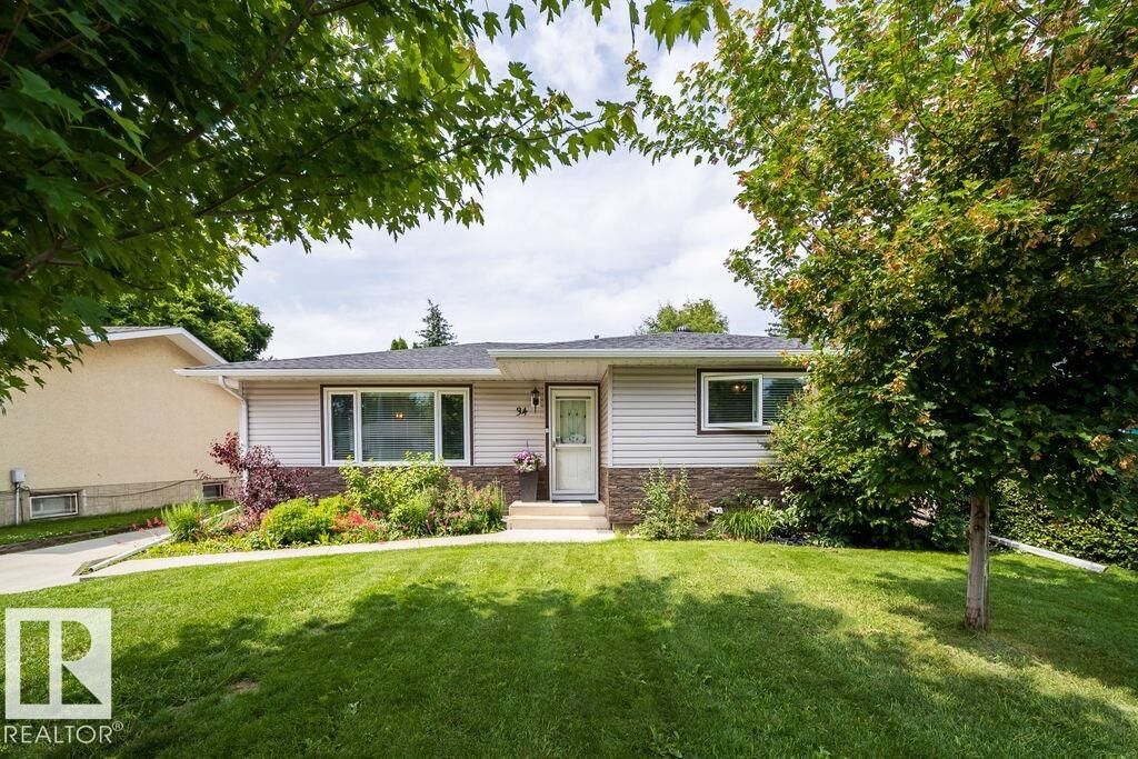 Property Photo: 34 Peacock Drive AB T8A 0A8