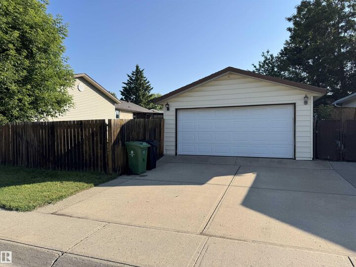 Property Photo:  9209 80 Street  AB T8L 3R3 