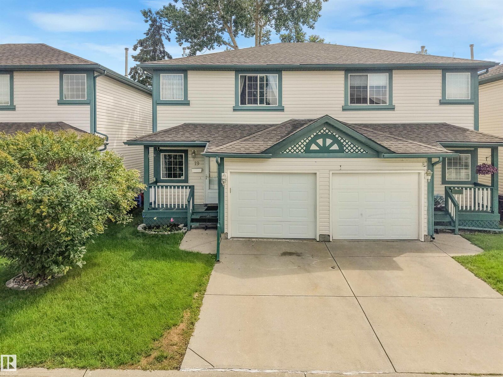 Property Photo: 15215 126 Street NW 19 AB T5X 2Z3