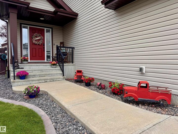 Property Photo:  10302 98 Street  AB T8R 0B7 