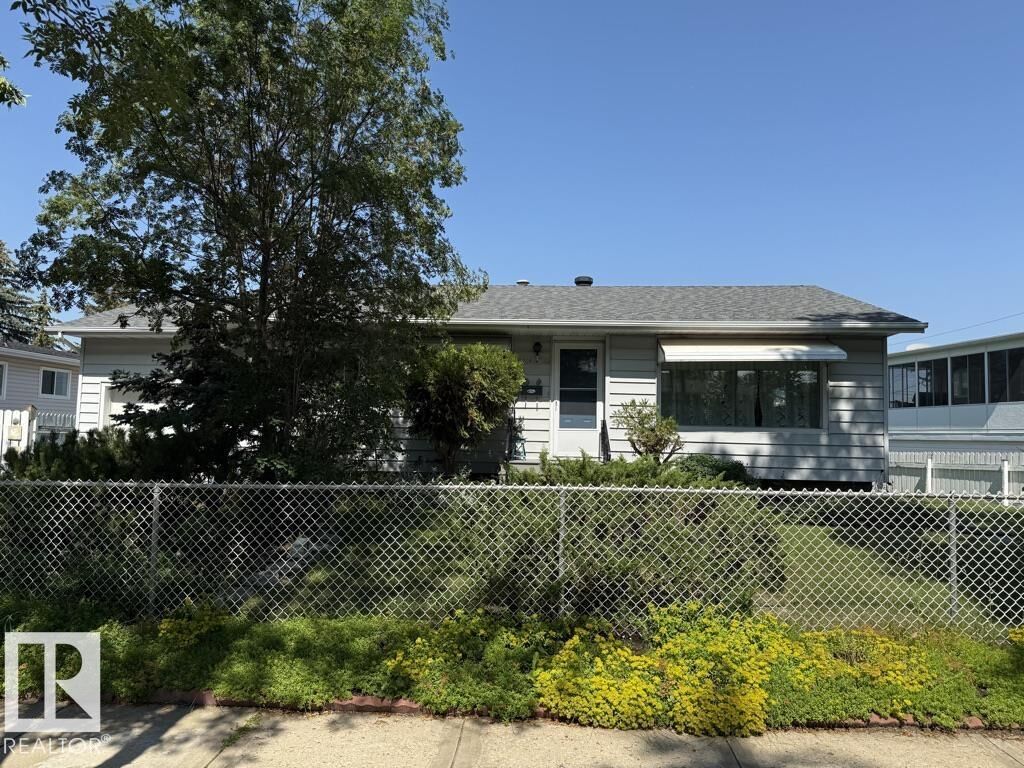 Property Photo:  9908 96A Avenue  AB T8L 1P6 