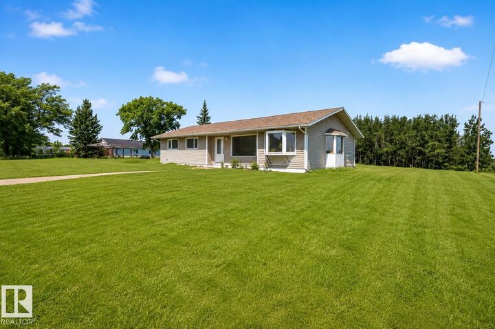 Property Photo:  5316 54 Avenue  AB T0B 0C0 