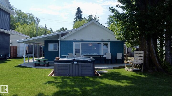 5227 51 Avenue — photo 1