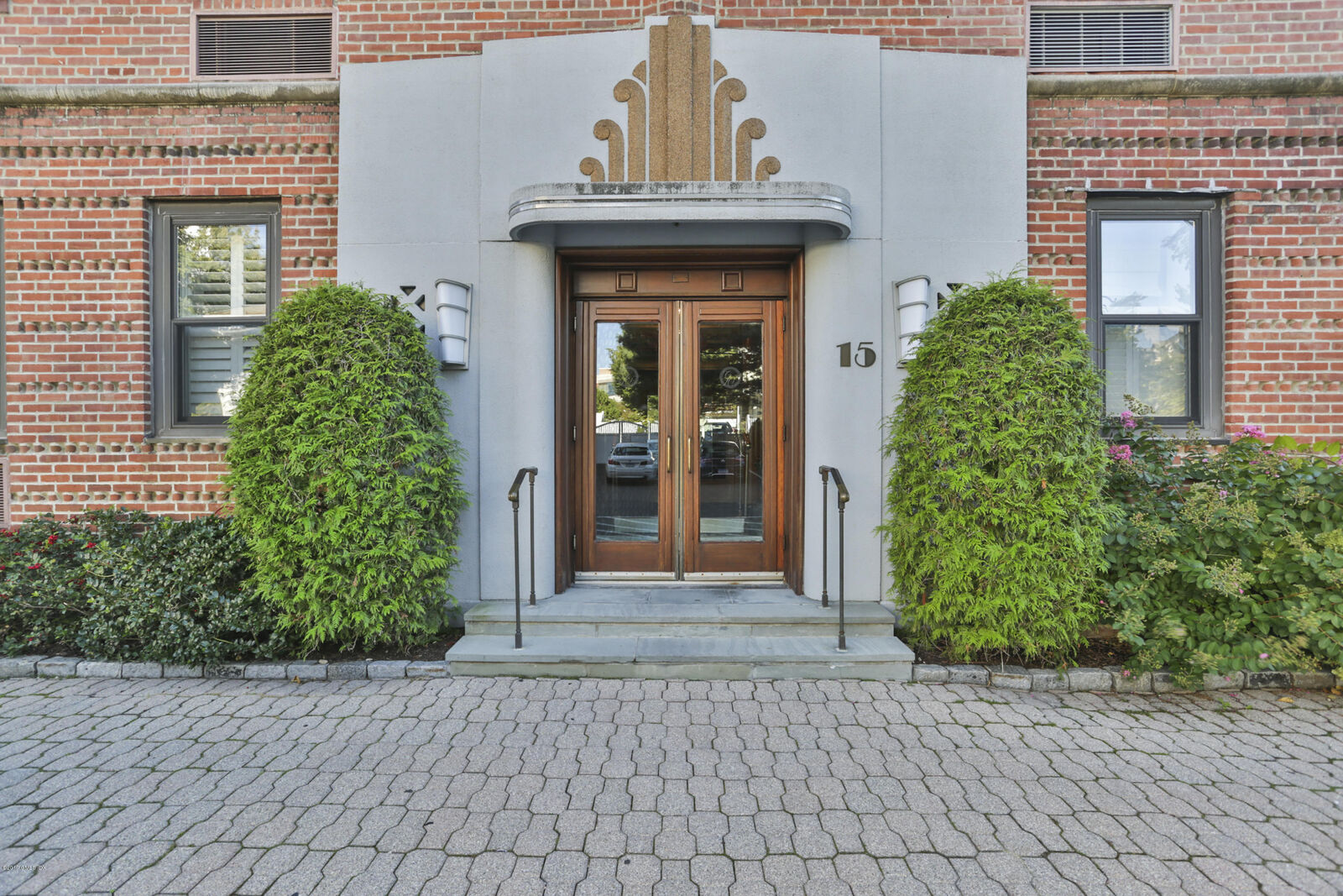 Property Photo:  15 Lafayette Court 1B  CT 06830 