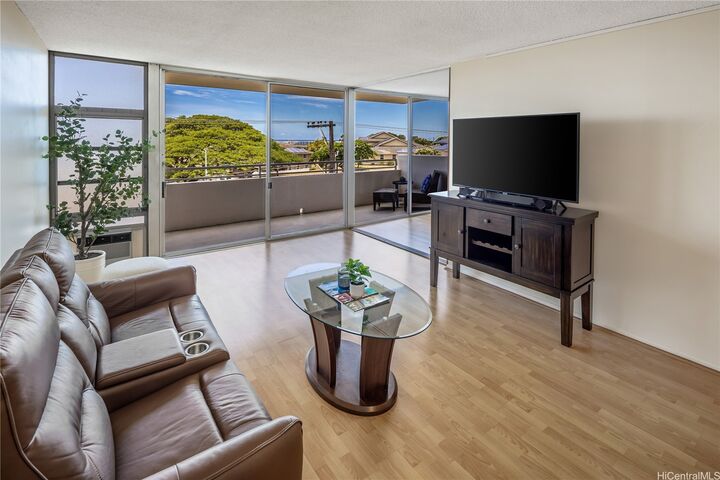 Property Photo:  1015 Ala Napunani Street 402  HI 96818 