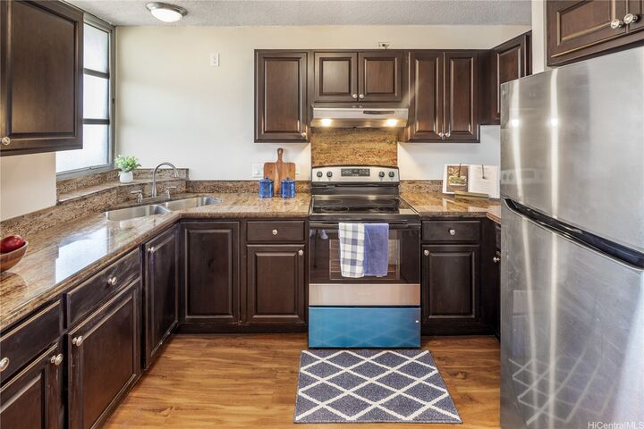 Property Photo: 1015 Ala Napunani Street 402 HI 96818