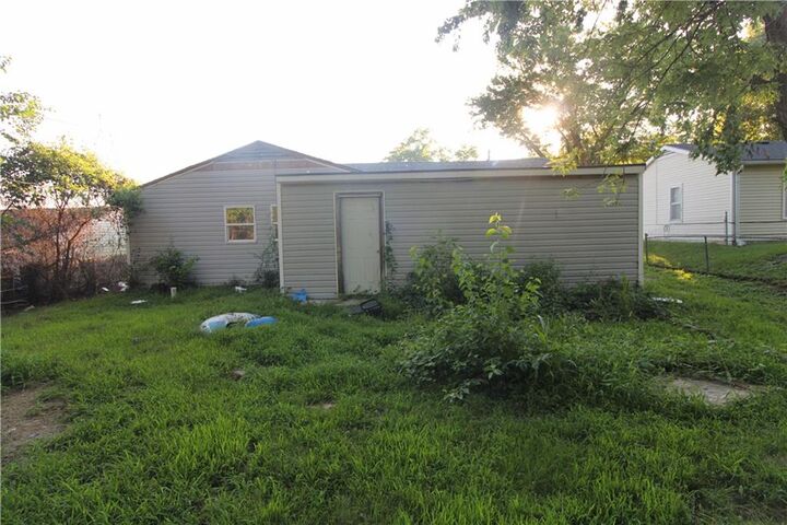 Property Photo:  3305 S Leonard Road  MO 64503 