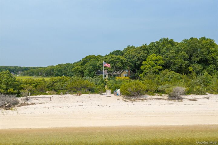 Property Photo:  