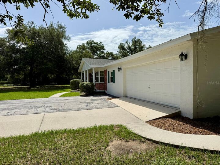 Property Photo: 11215 Russell Drive FL 33584