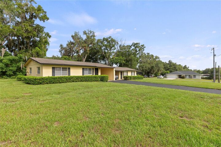 Property Photo:  12215 Leanne Drive  FL 33525 