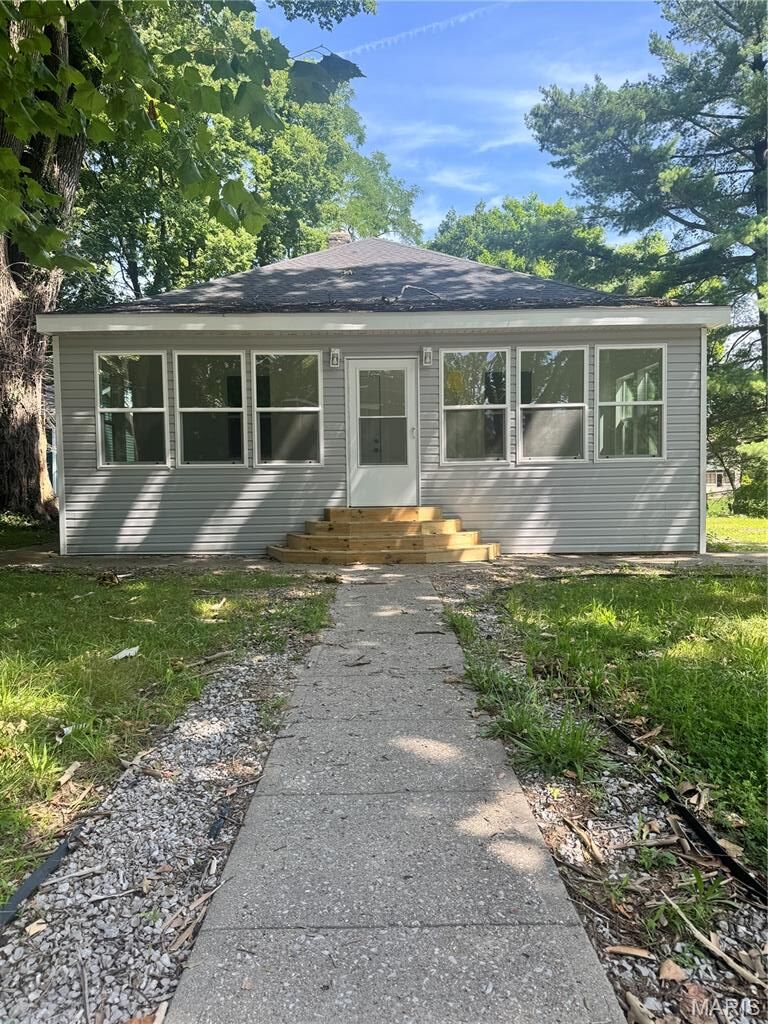 Property Photo:  2720 Walnut Street  IL 62002 