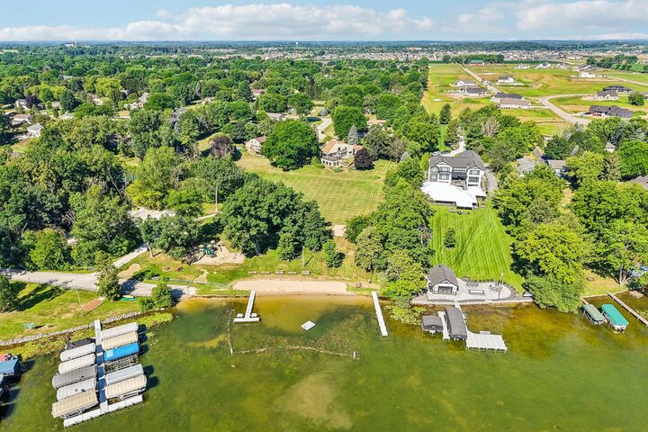 Property Photo:  N61w35366 Mariner Ct  WI 53066 