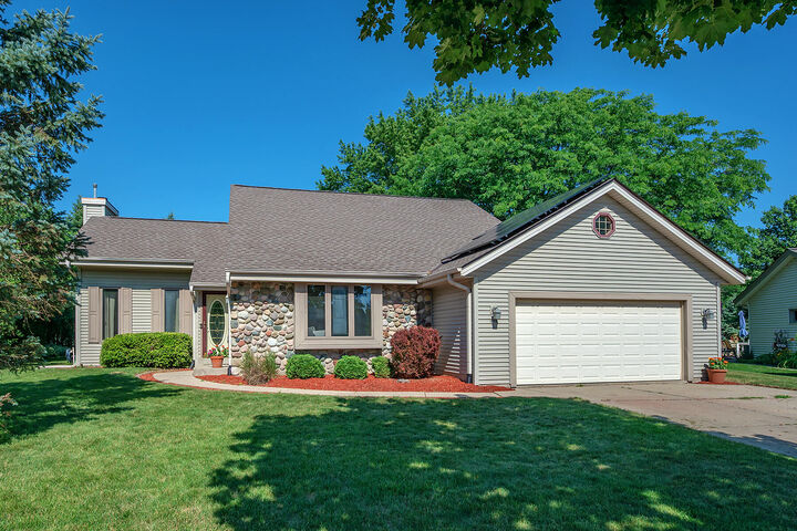 Property Photo: 1716 Erin Ln WI 53188