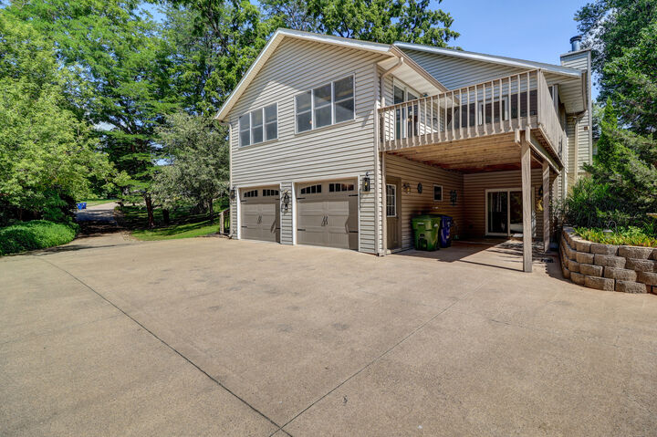Property Photo:  524 Tower Road  IA 52732 
