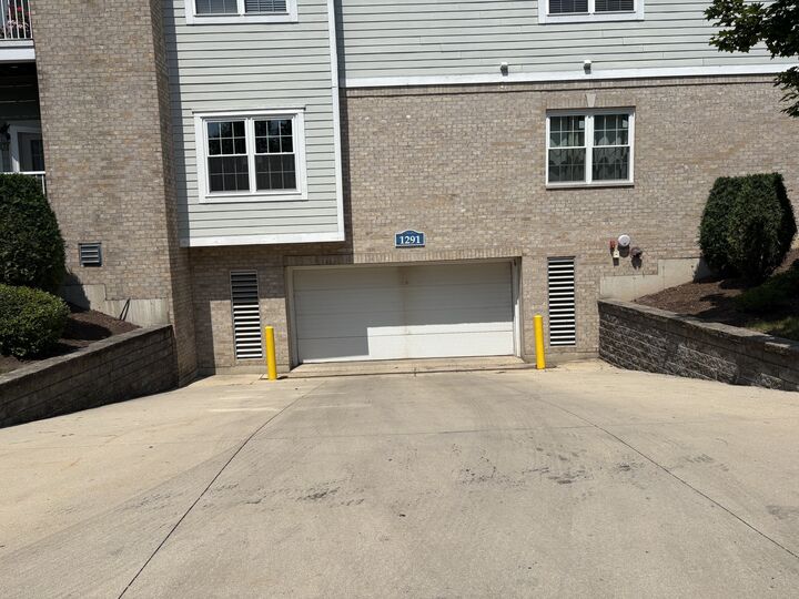 Property Photo:  1291 W Lake Street 302  IL 60101 