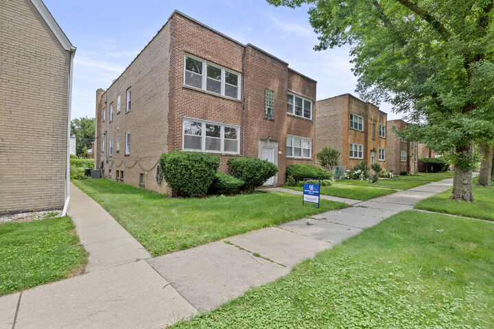 Property Photo: 2830 W Summerdale Avenue 2 IL 60625