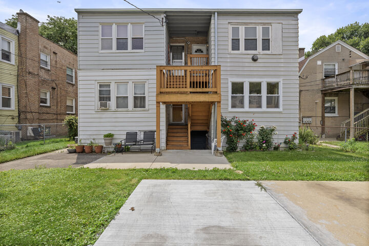 Property Photo: 2830 W Summerdale Avenue 2 IL 60625