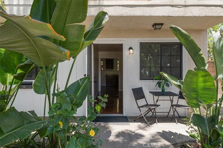 Property Photo:  22521 Victory Boulevard B  CA 91307 
