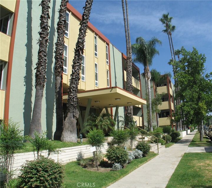 Property Photo:  4915 Tyrone 221  CA 91423 