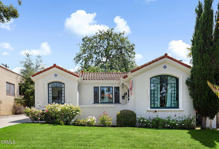 Property Photo: 1532 Ridgeway Drive CA 91202