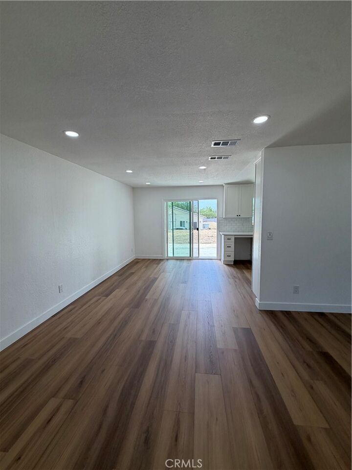Property Photo:  527 W 10th  CA 92570 