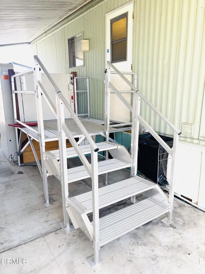 Property Photo:  425 Avalon Place 86  CA 93033 