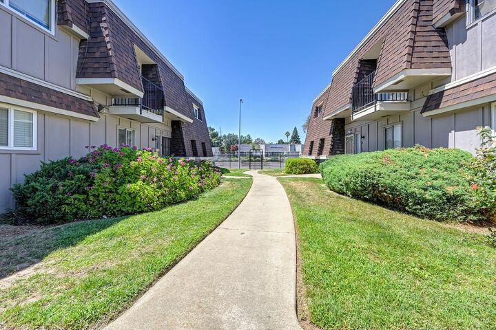 Property Photo:  5618 Hillsdale Boulevard B  CA 95842 