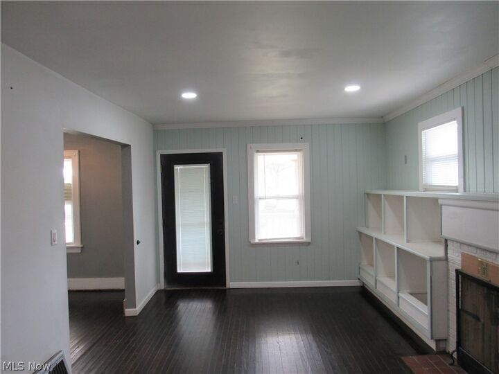 Property Photo: 700 Glendora Avenue OH 44320